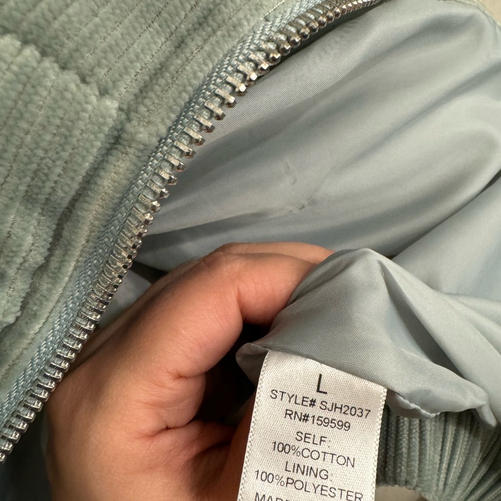 Cropped Puffer Jacket - Picture 3 of 4